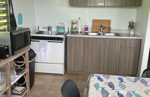 La Mela House | 6 min walk to beach/private pool/AC
