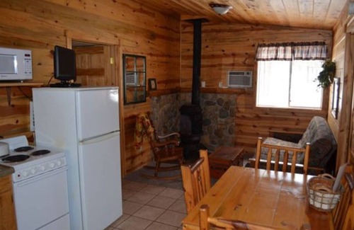 Rapid City Cabin | 6 Person Cabin near Mount Rushmore