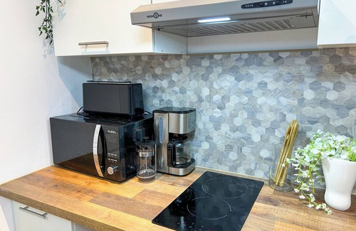 Corbeil-Essonnes Apartment | 6-person DRC apartment near Paris and Disneyland