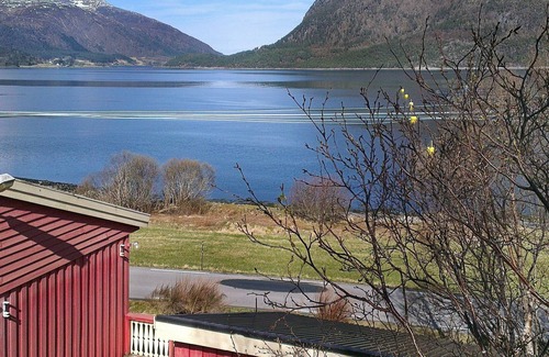 Halsa Municipality House | 6 person holiday home in Halsanaustan