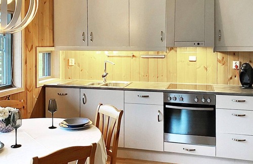 Myrkdalen Apartment | 6 person holiday home in Vossestrand