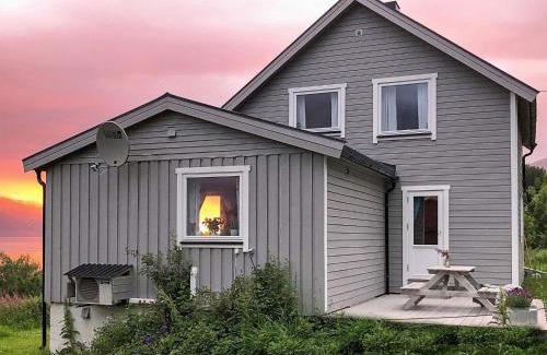 Lyngen House | 6 person holiday home in Olderdalen