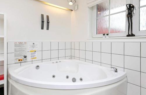 Blavand Apartment | 6 person holiday home in Bl vand