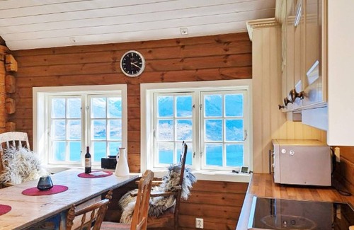 Vallavik House | 6 person holiday home in Grimo