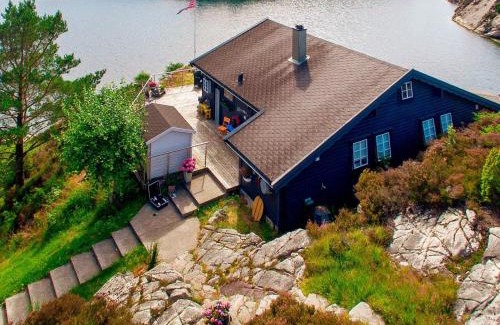 Bomlo House | 6 person holiday home in Urangsvåg