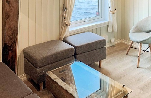 Gulen House | 6 person holiday home in Ånneland