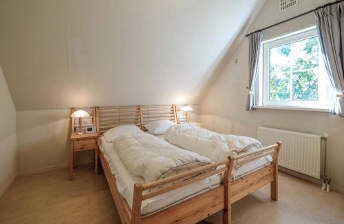 Sint Maartensvlotbrug House | 6-person holiday villa with garden