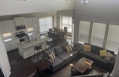 Georgetown House | 6 Queens + 2 Twins Newer Home