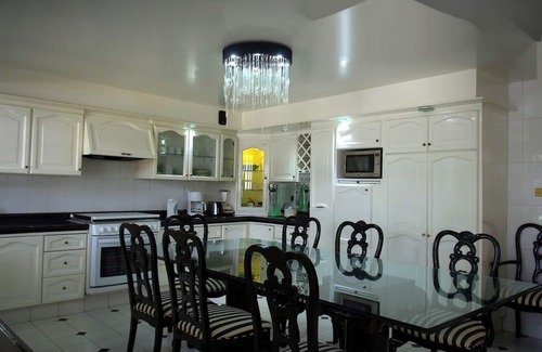 Puebla House | 6 Rooms + 7 Bathrooms + Private Free Parking + Free Daily Cleaning Services!