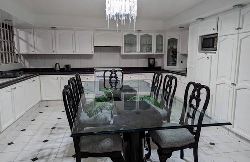 Puebla House | 6 Rooms + 7 Bathrooms + Private Free Parking + Free Daily Cleaning Services!