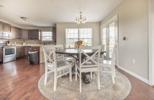 Lake Butler House | 6+ Sleeper Farm Escape with HUGE Yard and RV Hookup is Out Standing in its Field