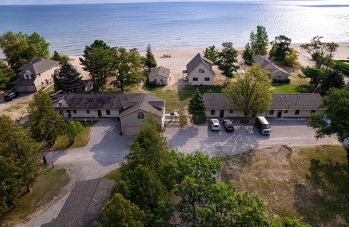 Northeastern Michigan Cottage | #6 Thomas' Parkside Cottages, 2 BR Beach Cottage on Lake Huron, Downtown local
