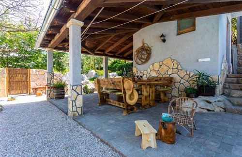 Dobrinj Apartment | 60 m² Apartment ∙ 2 bedrooms ∙ 5 guests