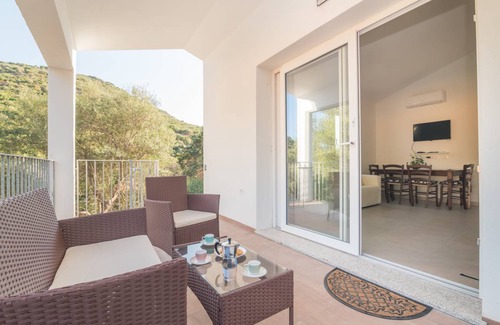 Schifoni House | 60 m² House ∙ 2 bedrooms ∙ 4 guests