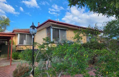 Frankston House | 600 m² House ∙ 3 bedrooms ∙ 6 guests
