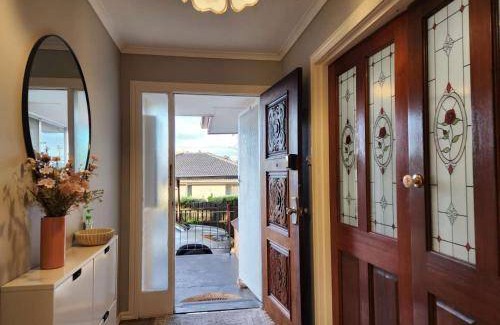 Frankston House | 600 m² House ∙ 3 bedrooms ∙ 6 guests