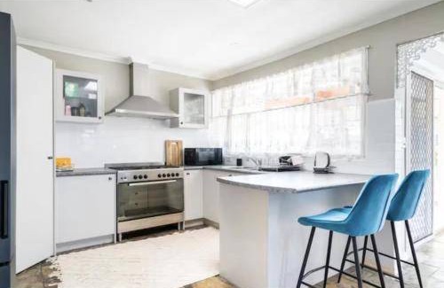 Frankston House | 600 m² House ∙ 3 bedrooms ∙ 6 guests