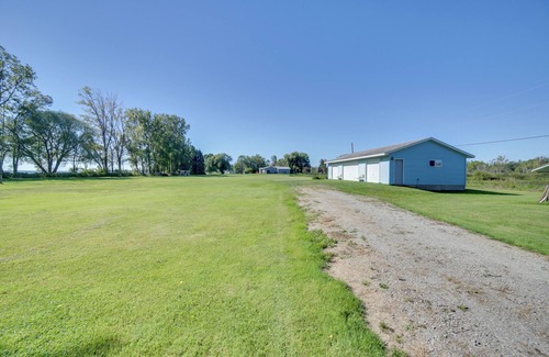 Oconto Cottage | 600' of Green Bay Frontage & Dock: Cozy Cottage