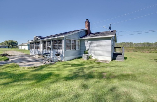 Oconto Cottage | 600' of Green Bay Frontage & Dock: Cozy Cottage