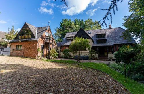 Harlow House | 600 Year Old Toddbrook Barn Sleeps 11