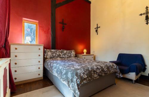 Harlow House | 600 Year Old Toddbrook Barn Sleeps 11