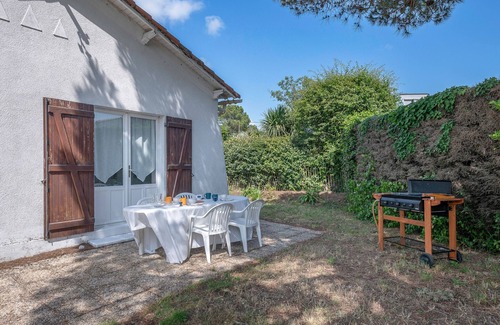 Tharon-Plage Ski Chalet | 600m from the beach, house for 4 adults 2 children