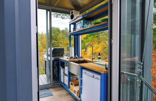 Epworth Apartment | 60ft Tall Lookout Tower! 14 Acres~River~Rooftop