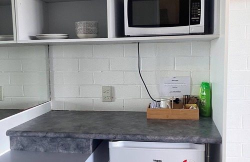 Skenes Creek Hotel | 61 OCEAN ROAD MOTEL