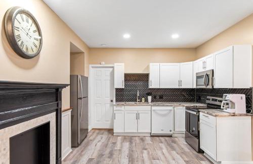 Natchez Apartment | 610 Franklin - Downstairs - 2 Bed, 2 Bath, Heart of Downtown, Pet Friendly with fee