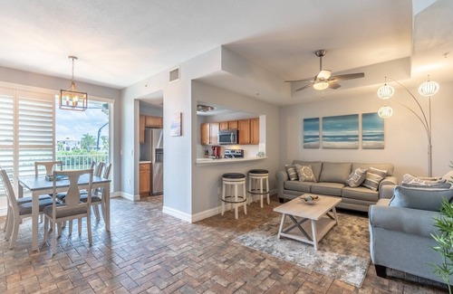 Ruskin House | 617 Little Harbor
