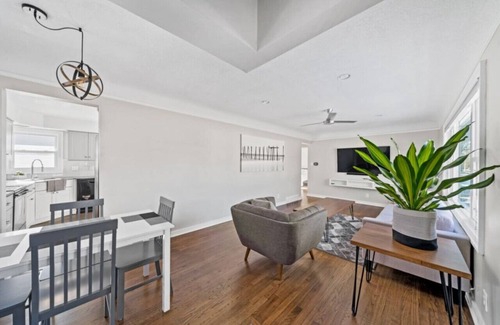 Urbandale House | 6212 Boston Avenue · 3 bdr /1 bath Fully Remodeled House off Merle Hay