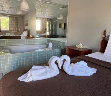 Niagara Falls Hotel | 6267 Persepolis Inn