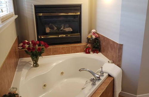 Historic Old Town Bed & Breakfast | 627 On King Bed and Breakfast