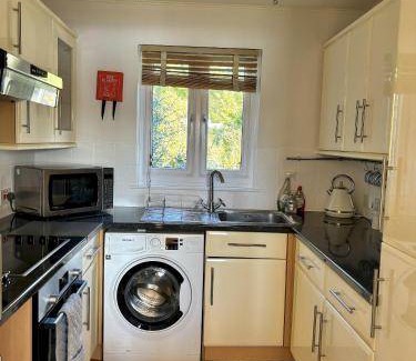 South Cerney Cabin | 65 m² Lodge ∙ 3 bedrooms ∙ 6 guests