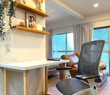 Miyakojima Apartment | 65' TV クイーンベッド コンビニ徒歩1分 洗濯機 WiFi