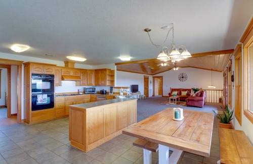 Fairfield Bay House | 650 m² House ∙ 6 bedrooms ∙ 14 guests