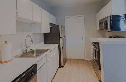 Milwood House | 66) Entire Condo close to Downtown!