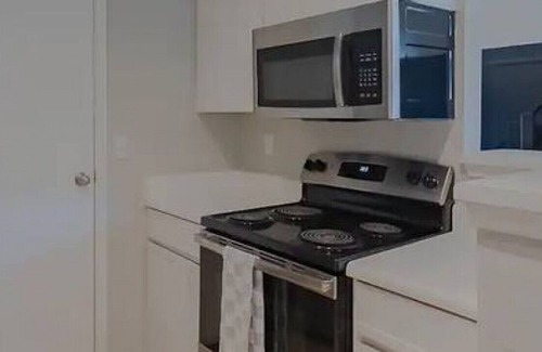 Milwood House | 66) Entire Condo close to Downtown!