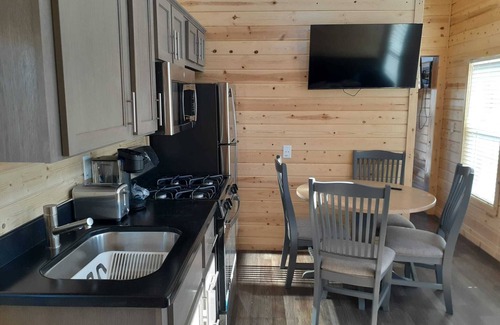 Valle Cottage | 66: Grand Canyon South Rim: Private Cabin: Sleeps 8