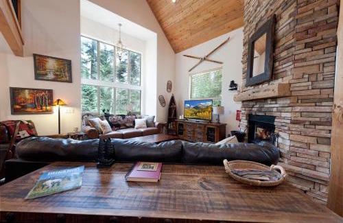 Columbine Lake House | 672 Beaver Circle