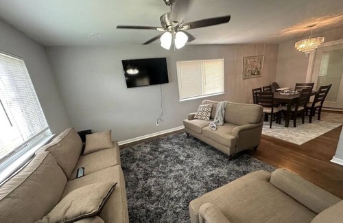 Lochearn House | 68) 4 bedroom home with a Pool!