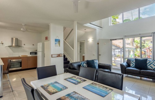 Port Douglas House | 68 Reef Resort | A Private Villa Close to Beach