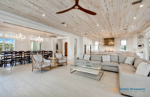 Crystal Beach House | 697 m² House ∙ 11 bedrooms ∙ 33 guests