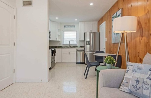 Safety Harbor House | 6AB Newly Renovated 2/2 Coastal Cottages