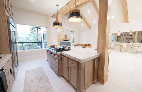 Huntsville House | 6b,6b, King beds, Gym, Hot Tub, Game Room, Gazebo, Peaceful