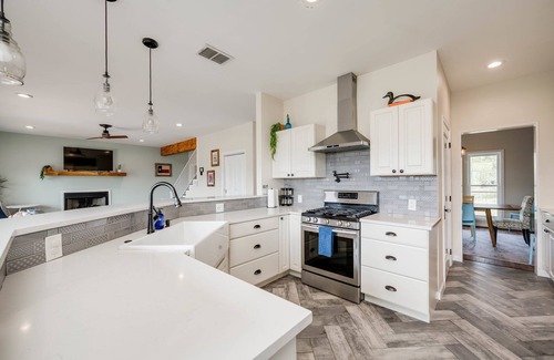 Buchanan Dam House | 6bed 4bath 3 Acres With 18i0 Degree Views Pool Firepit