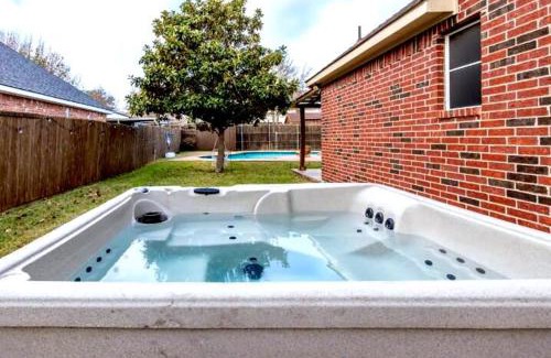 Sachse House | 6BR 3,5BA Home Pool, Hot Tub, Game Room -16 Guests