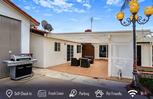 Sherwood Forest and Thistle Development House | 6BR 3BA Home near Disneyland