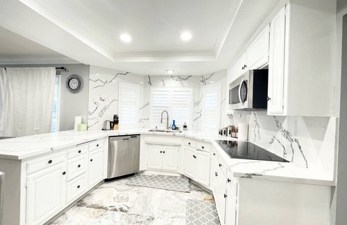 Southwest Anaheim House | 6BR Home Near Disney and Convention Center