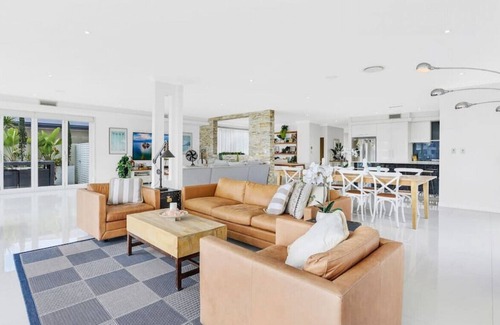Gold Coast House | 6BR Hope Island Waterfront Mansion with Pool + Gym + Dock
